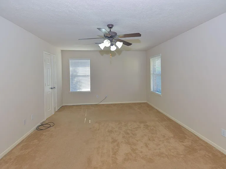 13607 Manor Crest Ln — Photo 12