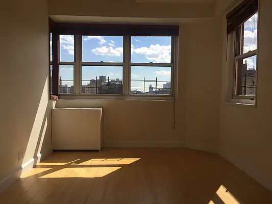 Rented by Compass | media 24