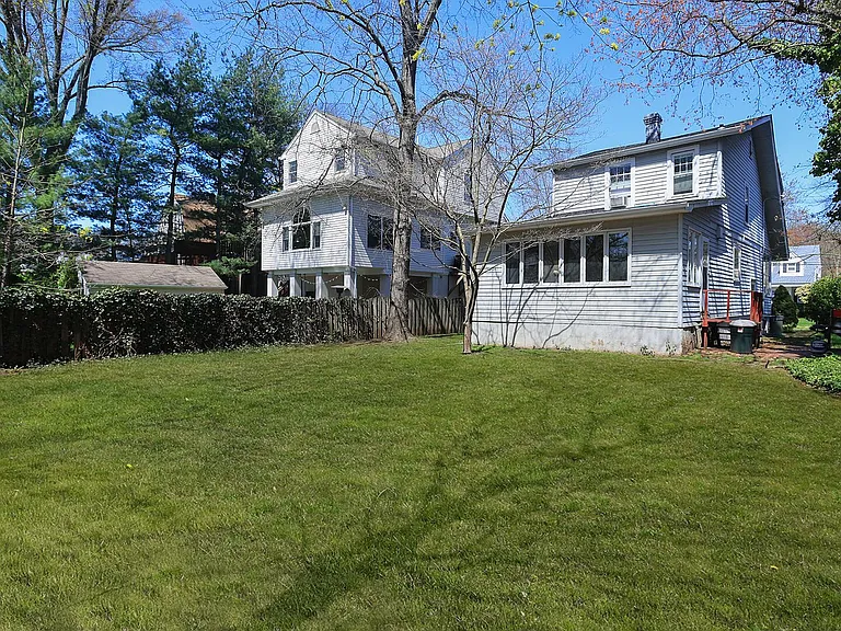 203 Edgar Ave — Photo 2