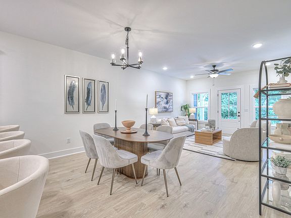 4th image of 730 Coburg St Lot 193