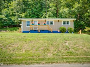 210 Anderson Rd, Johnson City, TN 37601