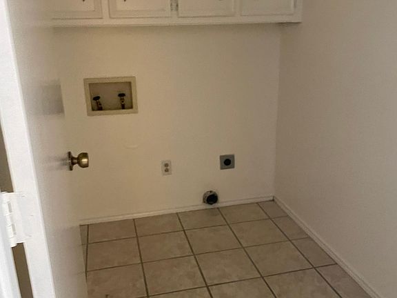 4th image of 8614 Knoxville Ave