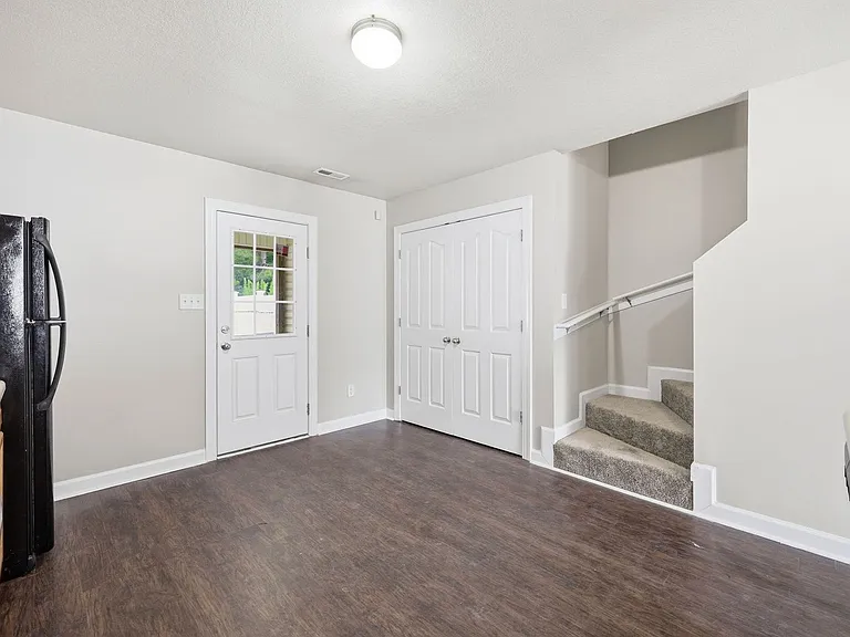 404 Springwood Dr — Photo 16