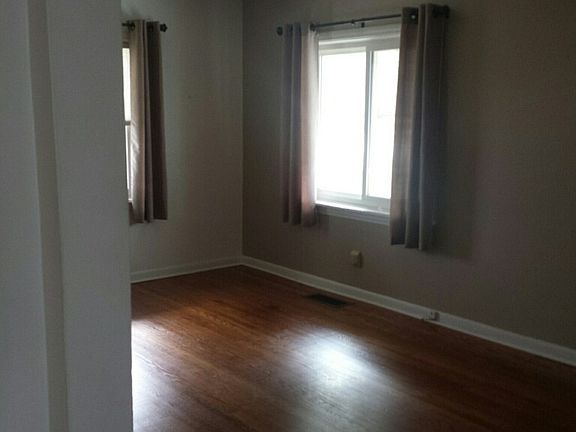 4th image of 915 McConnell Ave