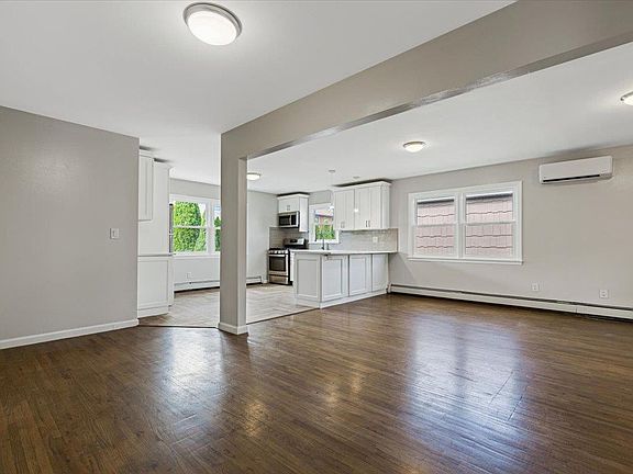 4th image of 492 Main St E Floor 2