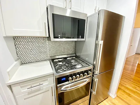 Rented by J PRESTON AND ASSOCIATES INC | media 18