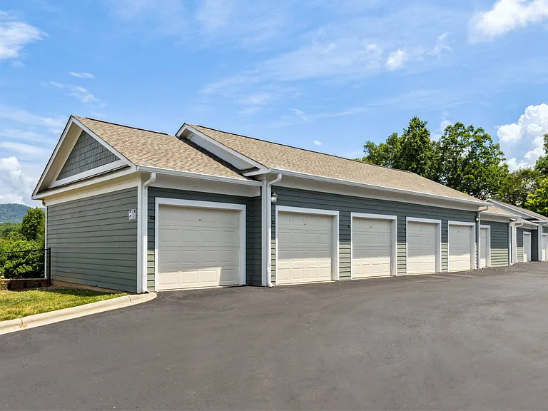 Verde Vista, Asheville, NC, Garages