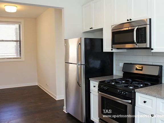 3rd image of 1606 W Belle Plaine Ave APT 1