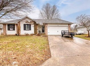 206 E Robin Rd, Clever, MO 65631