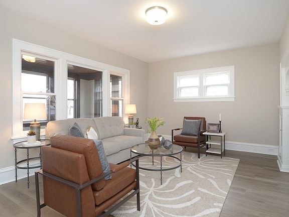 4th image of 2127 Queen Ave N