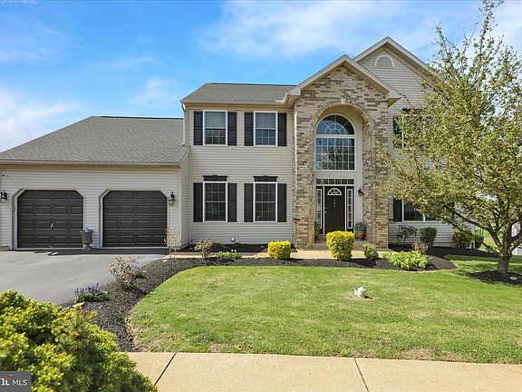 2nd image of 208 N Sandy Ln