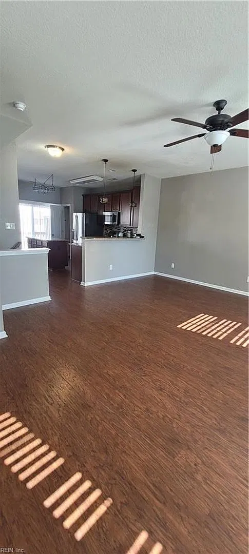 Beautiful home in GREAT location — Photo 3