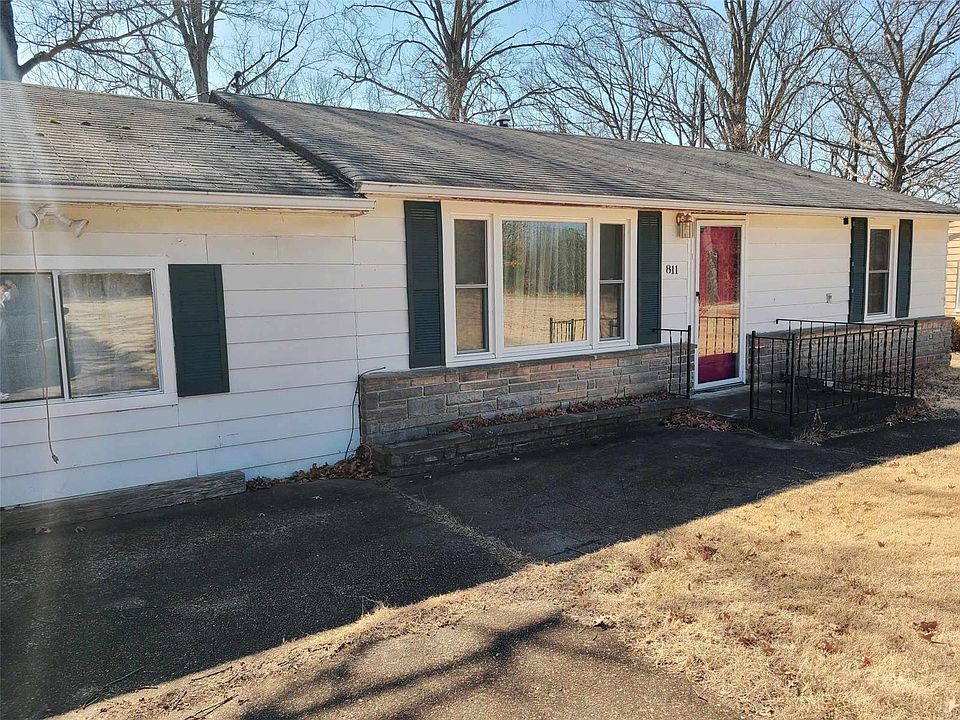 1st image of 811 Lakeshore Dr