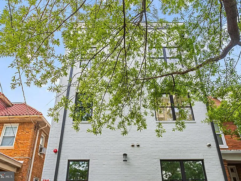 1109 NW Fern St NW #304 — Photo 3