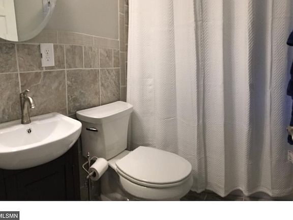 4th image of 606 Valley Ln