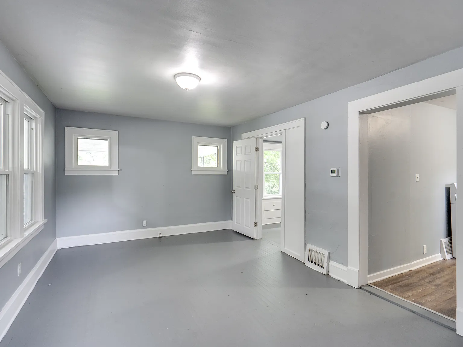 3 bed, 1.5 bath, 1008 sqft, $1,245 — Photo 2