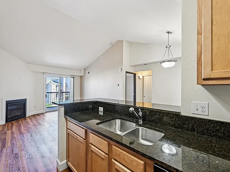 Hunter's Run Apartments — Photo 41