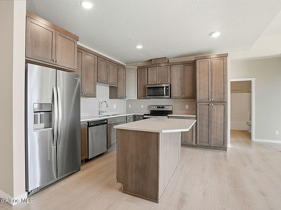 3rd image of 6430 N Atlas Rd #201