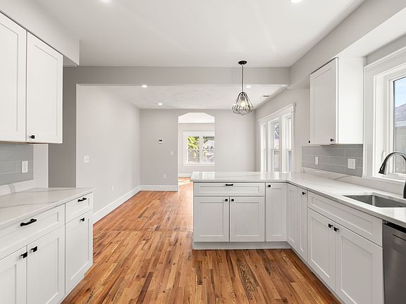 3rd image of 83 Franklin Ave #83
