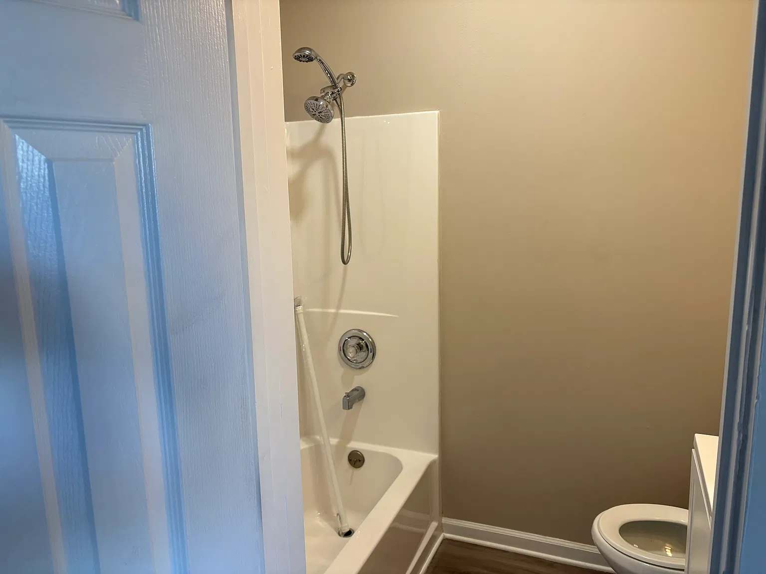3 bed, 1000 sqft, $1,250 — Photo 1