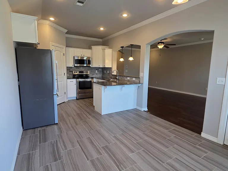 404 W Gillian Ave — Photo 6