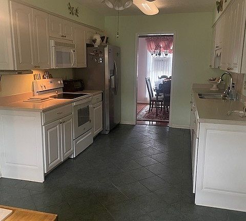 4th image of 7 Fallowfield Drive