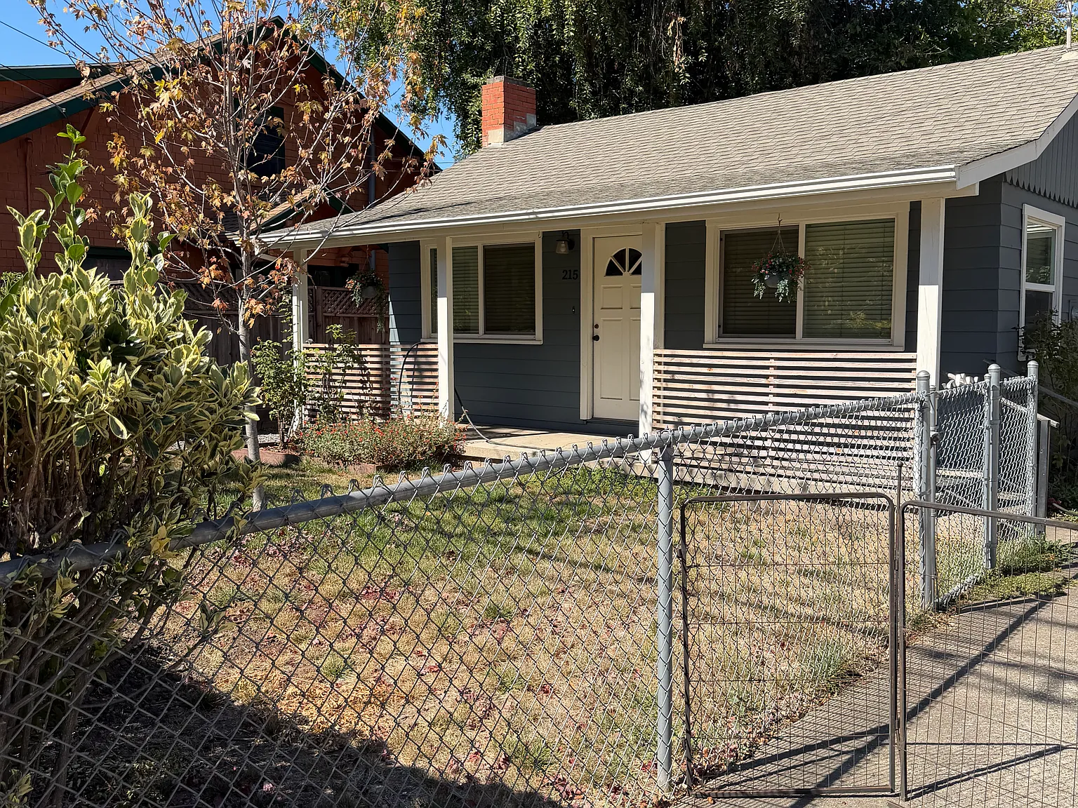 3 bed, 1050 sqft, $2,750 — Photo 3