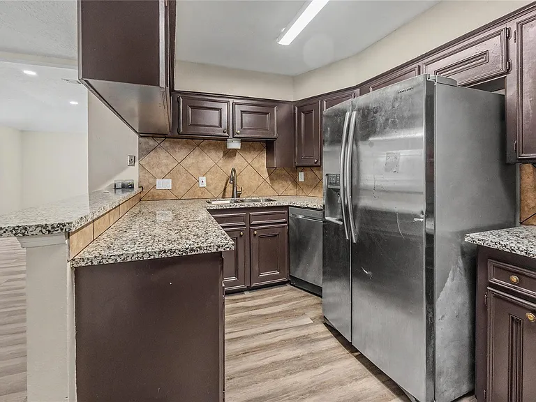 7907 Chancel Dr — Photo 13