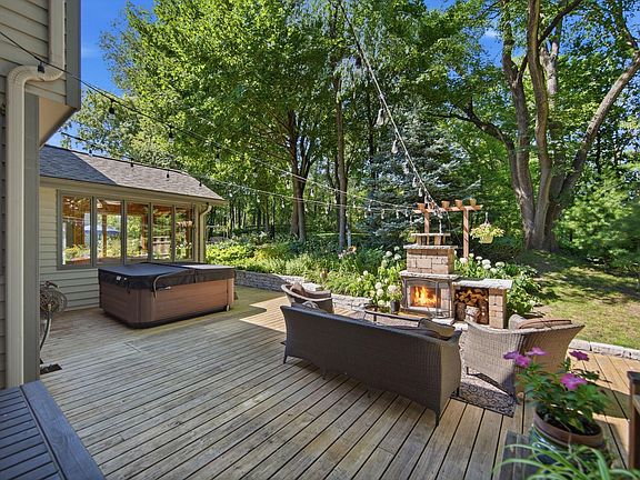 3rd image of 699 Bridle Ridge Rd