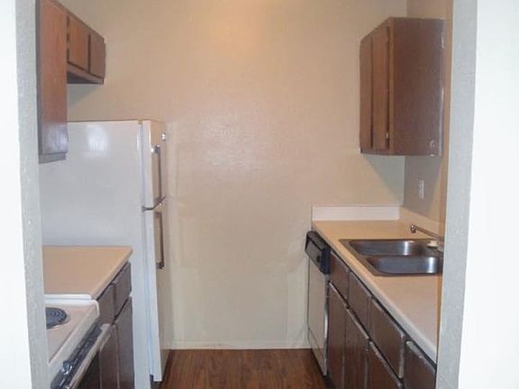 3rd image of 2910 Silver Spur Cir APT C