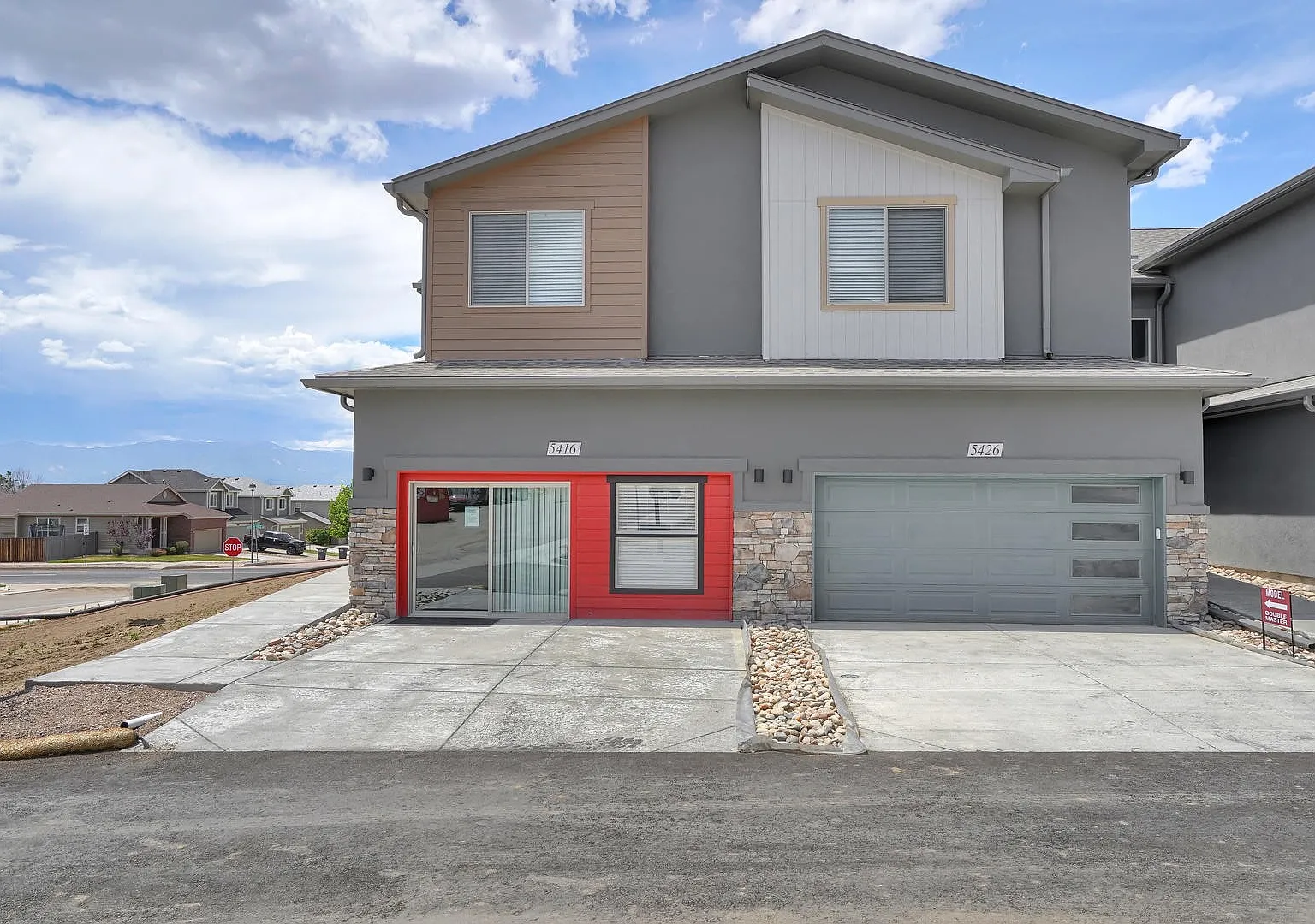 3 bed, 2.5 bath, 1812 sqft, $1,919 — Photo 1