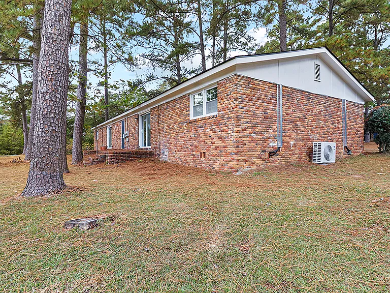 Blue Pines Apartments — Photo 14