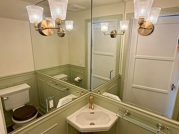 4th image of 210 S Fuller Ave APT 2