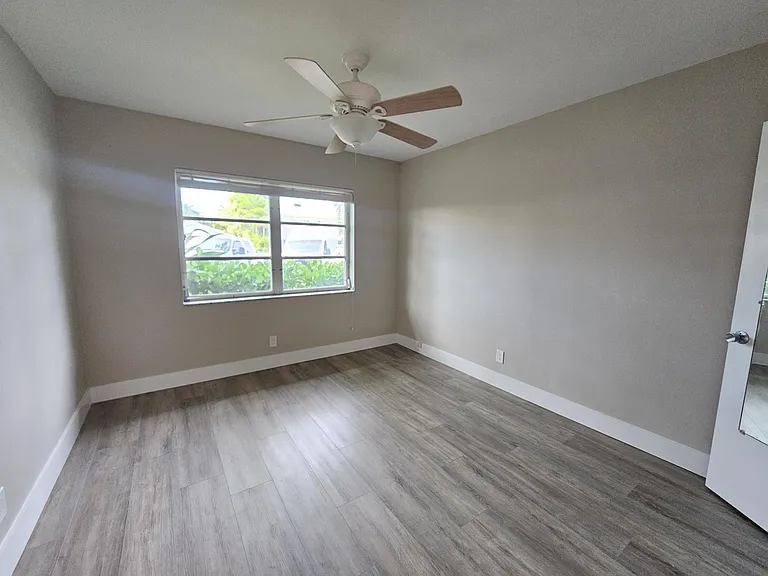 2110 NE 41st St #D — Photo 15