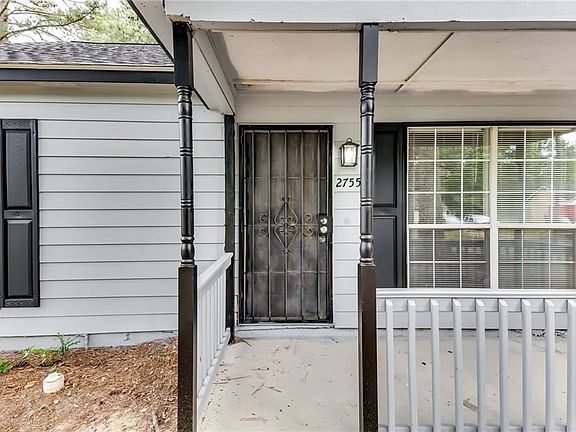 3rd image of 2755 Sapphire St