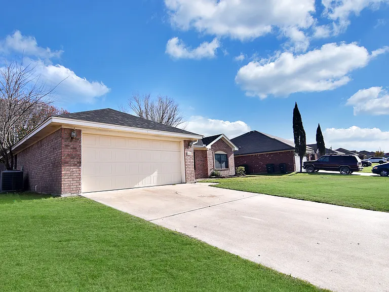 4202 Capri Dr — Photo 2