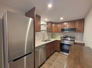 63 E 41st St #2, Hamilton, ON L8T 2Z5