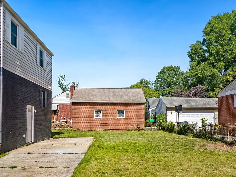 5204 Lackawanna St — Photo 29