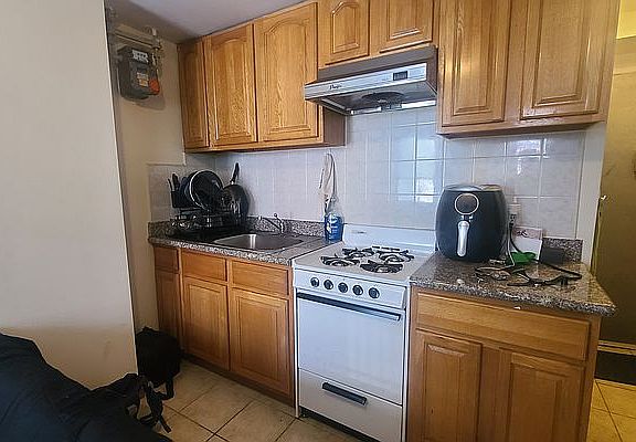 2nd image of 123 Allen St #10