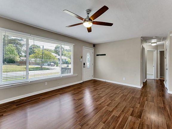 5th image of 413 Gotham Rd
