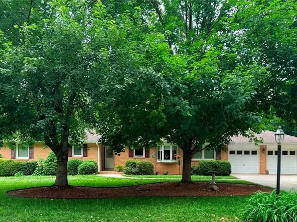 922 Ridgeway Dr, Liberty, MO 64068