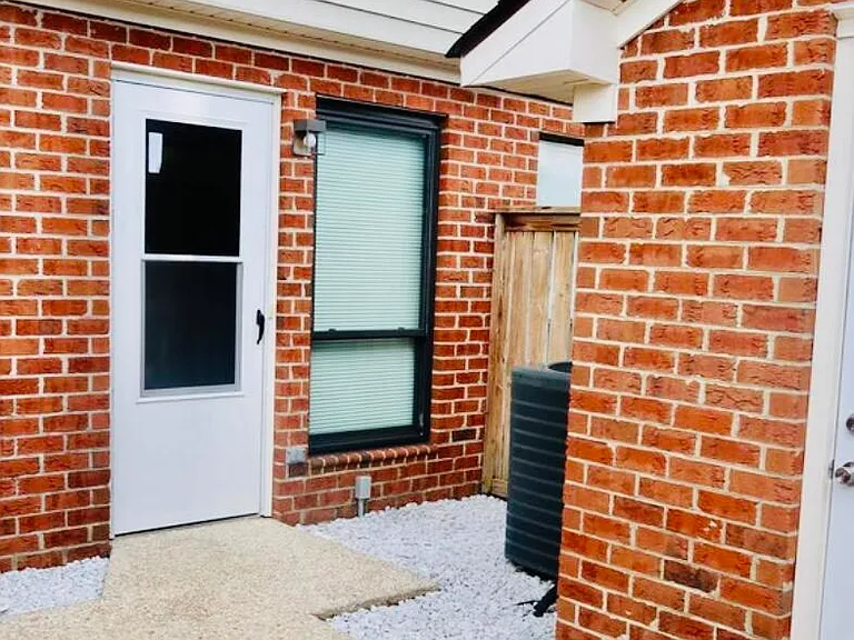 19 Upton Ct — Photo 2