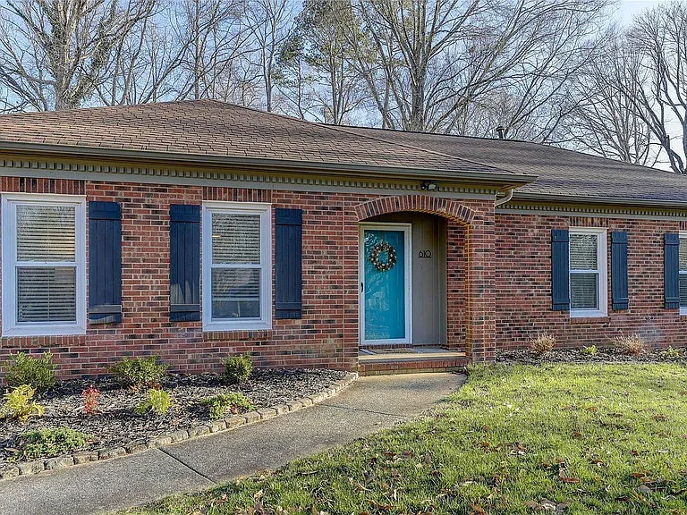 610 Riverwood Rd — Photo 35