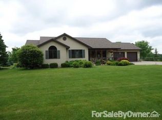E1943 Kenwood Dr, Iola, WI 54945