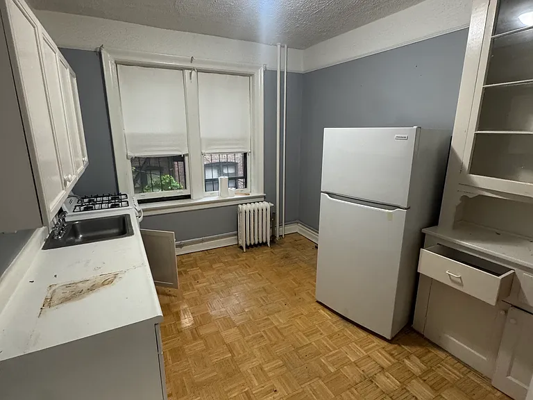 259 Knox Ave #B — Photo 3