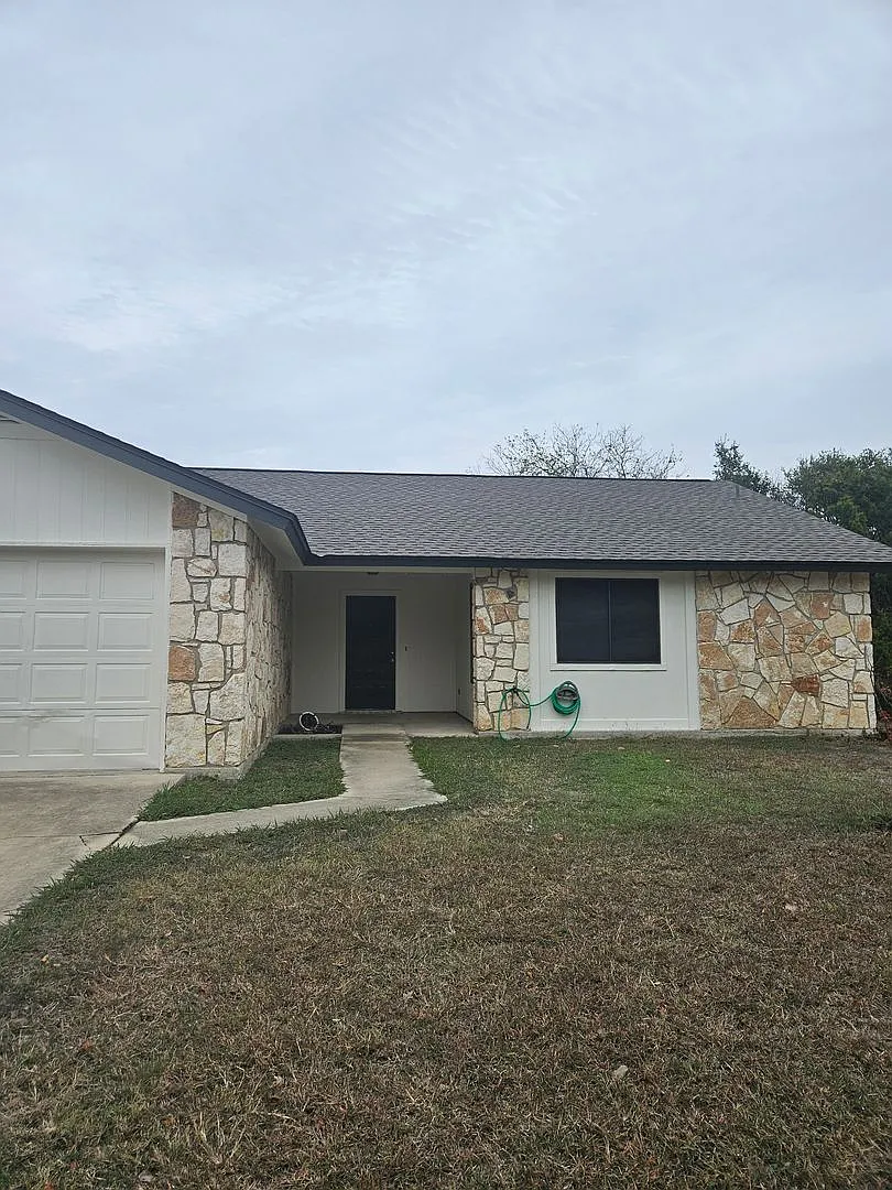 Super Cute big lot 3 bedroom in HH! — Photo 1