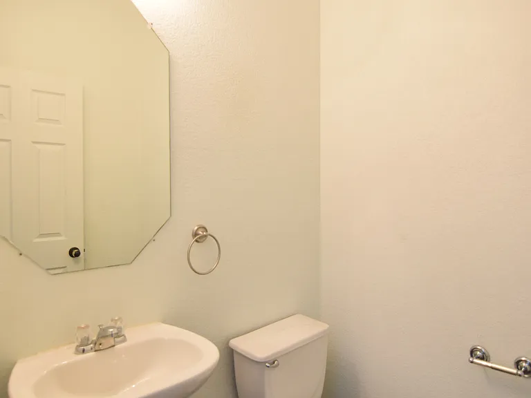 4903 Golden Gate Dr — Photo 14