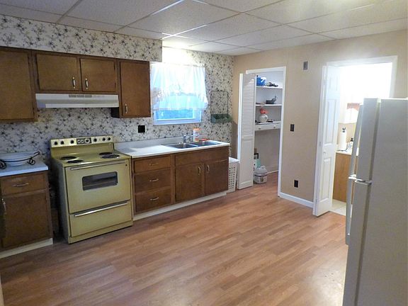 3rd image of 4706 Greenlee Ave