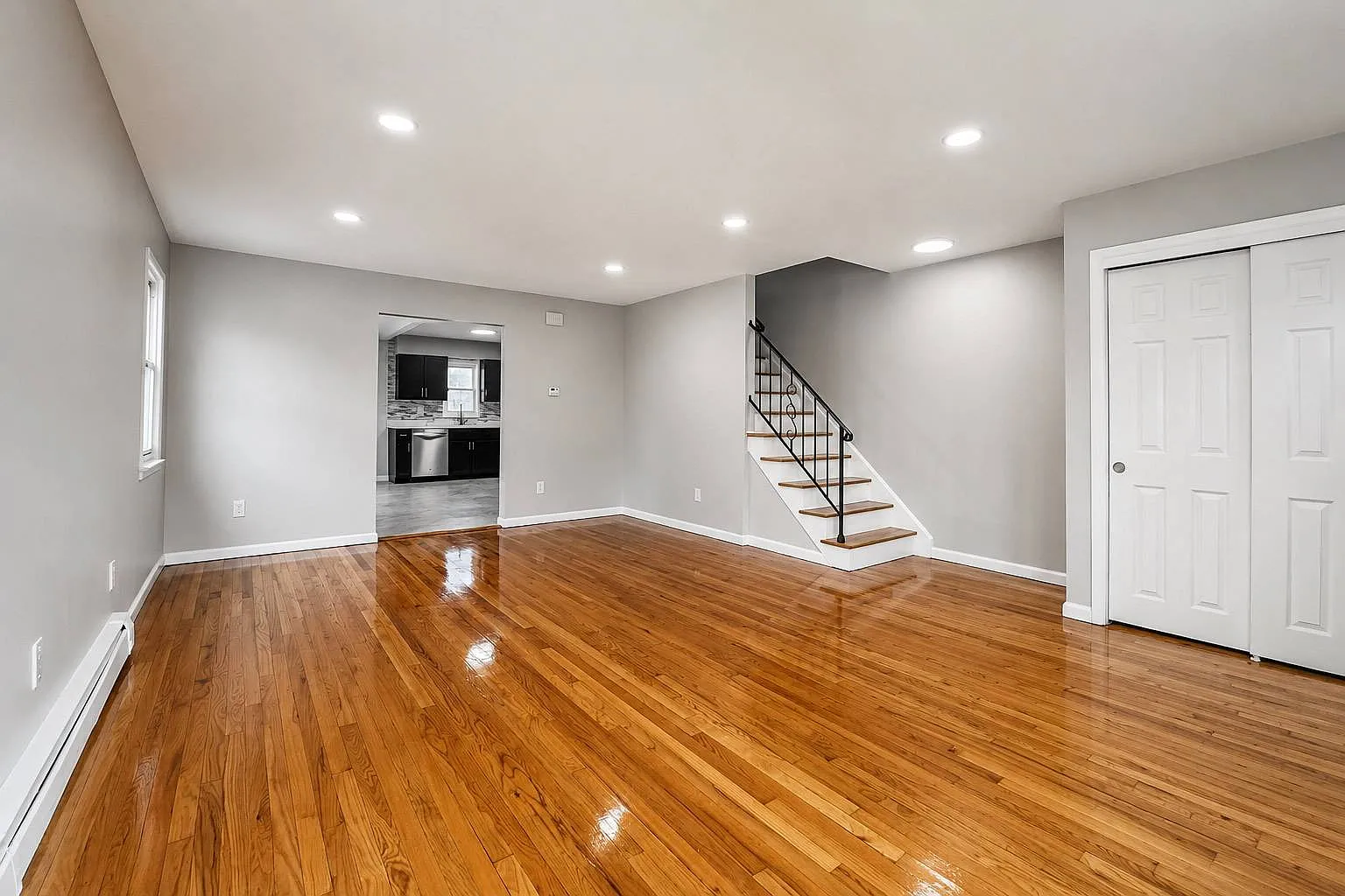 3 bed, 1.5 bath, 1700 sqft, $3,800 — Photo 3
