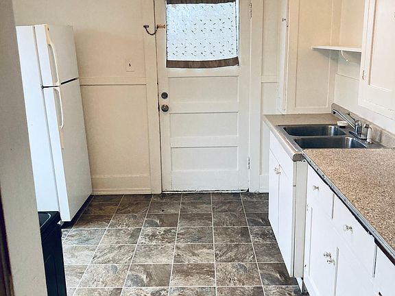 2nd image of 821 S 16th St APT 4